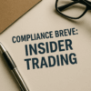 Professionista che analizza dati finanziari e normative sull'insider trading