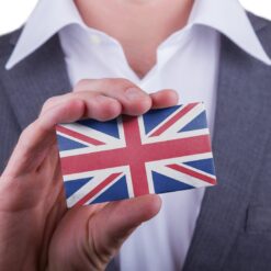 Professionista che esegue un assessment test d'inglese per migliorare le proprie competenze linguistiche